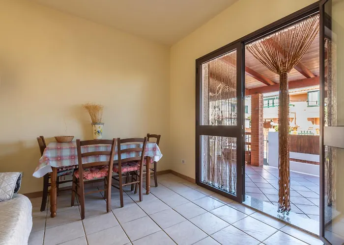 Via Delle Mimose 14 *